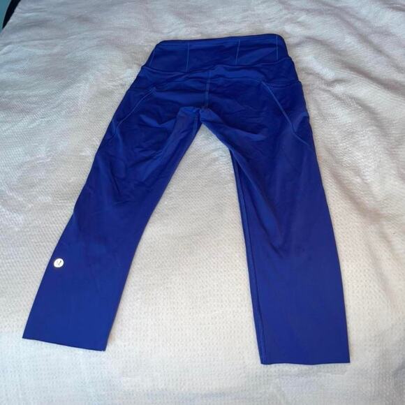 Lululemon cropped yoga pants size - Picture 2 of 4